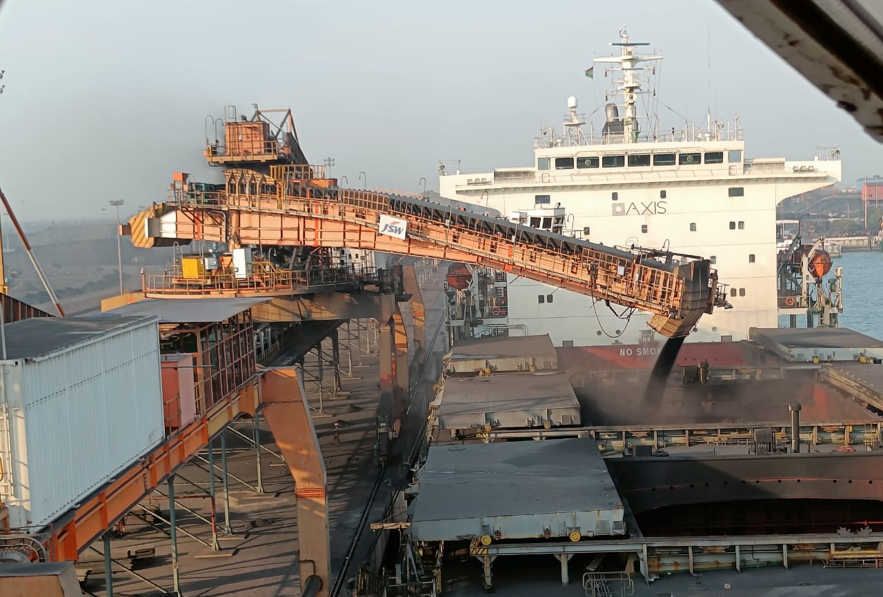 Port Operations & Bulk Handling